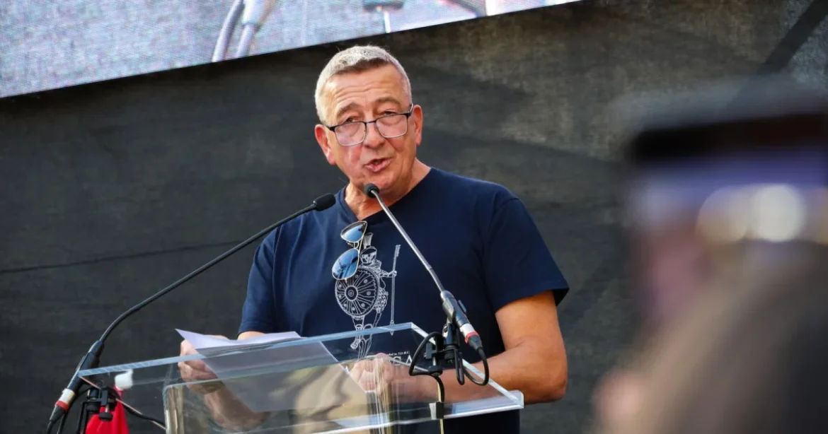 „A Terror Háza a miénk, megvédjük” – A tüntetők sem tudják, sokan voltak-e