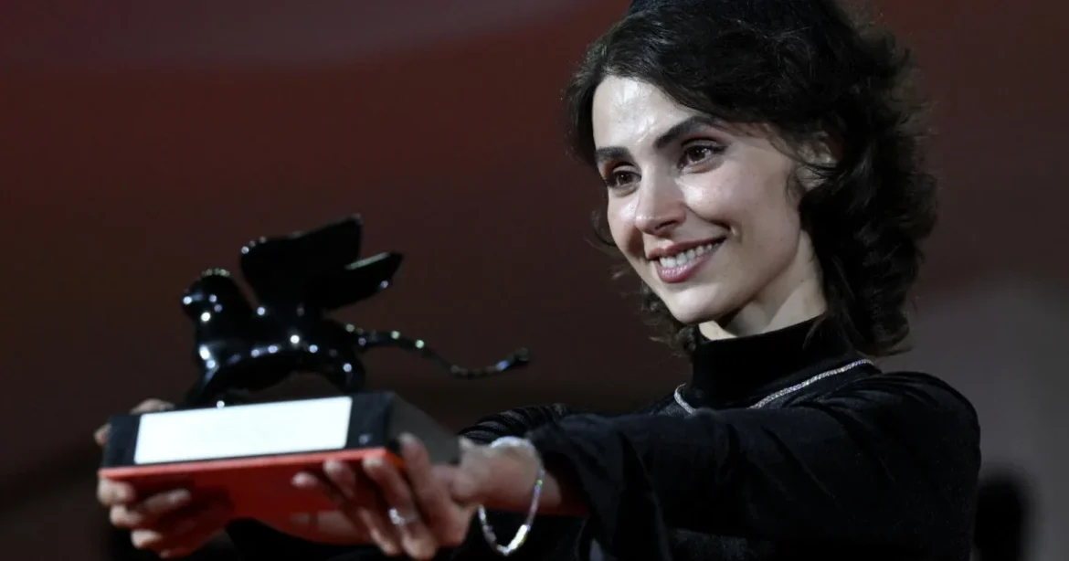 Irán azzal fenyegetőzik, hogy megbünteti a Velencei Filmfesztiválon díjazott színésznőt