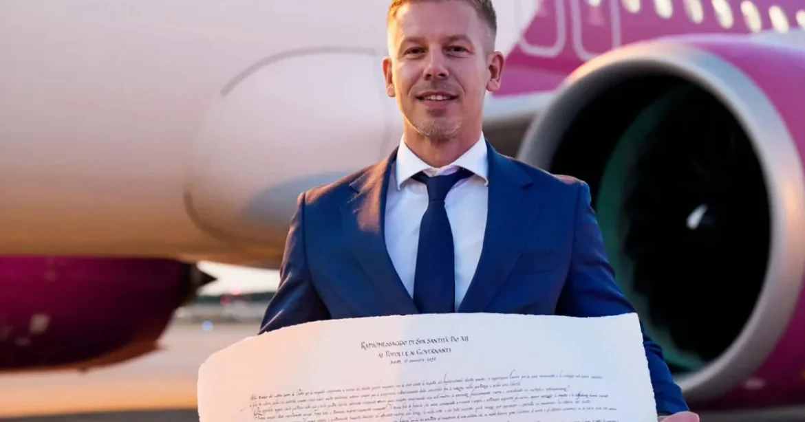 Magyar Péter a Vatikánba indult XIV. Leó pápához