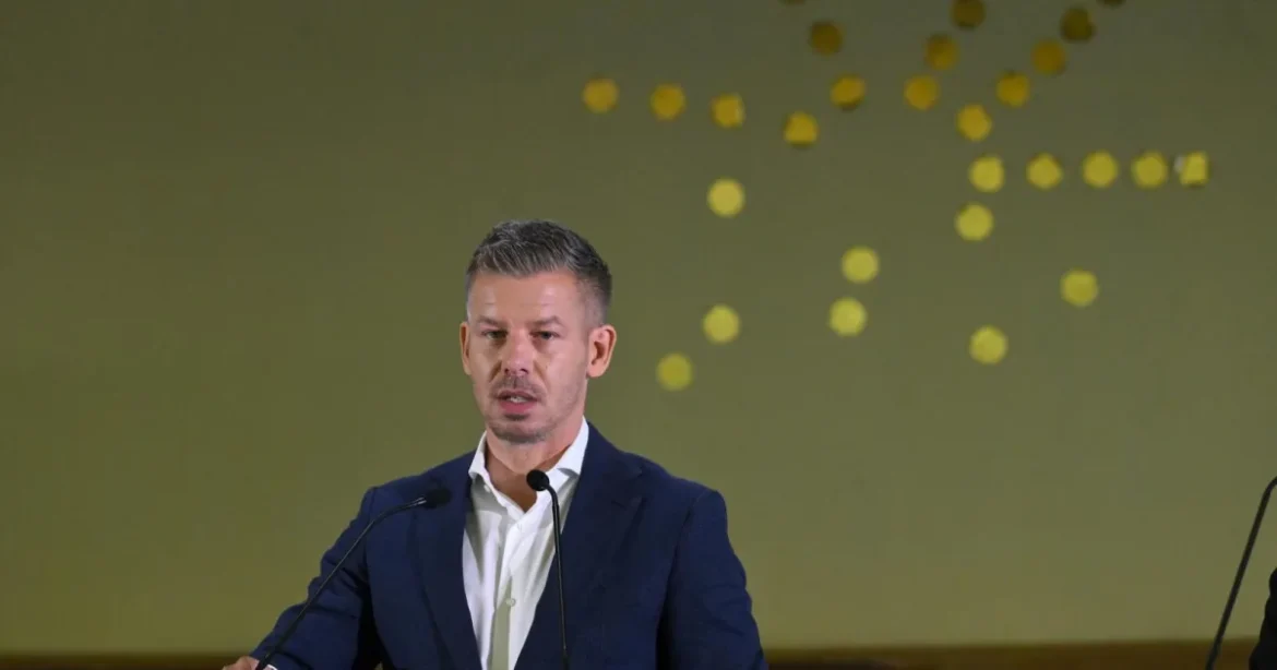Magyar Péter ígérete: örökbe fogadhatnak az azonos nemű párok