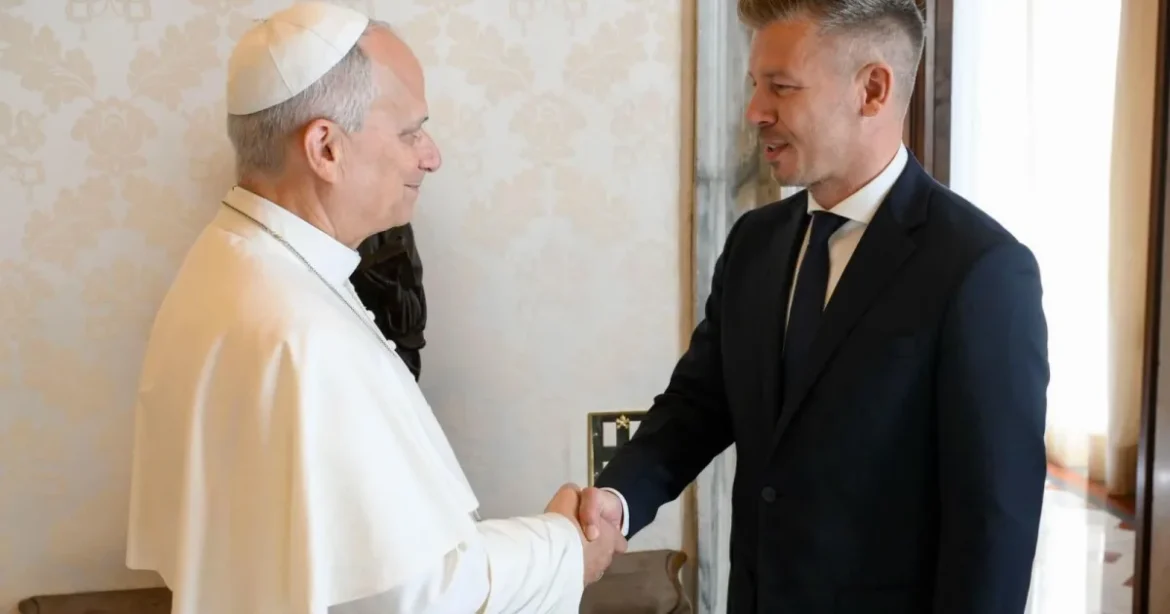 Magyar Péter meghívta a pápát, és a mesterséges intelligenciáról is tárgyalt