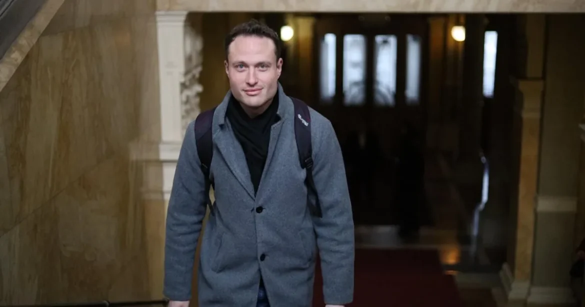 Tucatnyi csalás miatt vizsgálódhatnak a volt DK-s politikus ellen