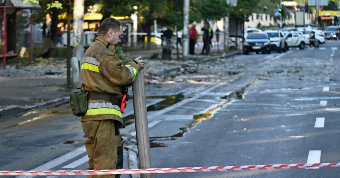 Ismét dróncsapások érték Kijev egyik fontos hídját, közlekedési káosz alakult ki