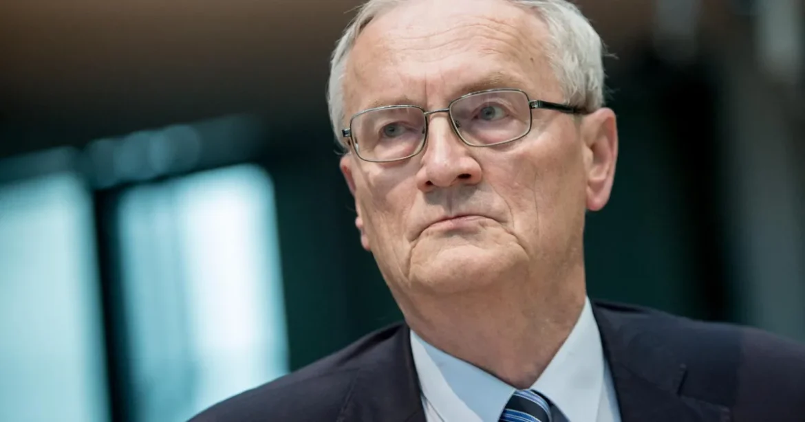 Kémkedás gyanújával őrizetbe vették a német titkosszolgálat volt vezetőjét