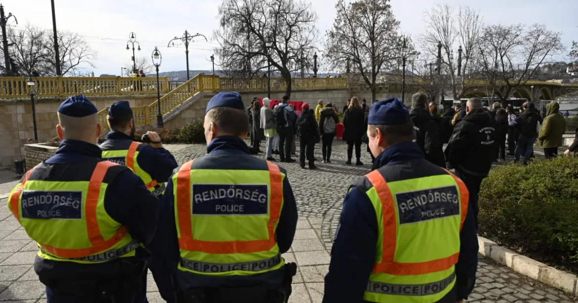 ORFK: lezárták a kékharisnyázó e-mail vizsgálatát, két rendőrt kivontak