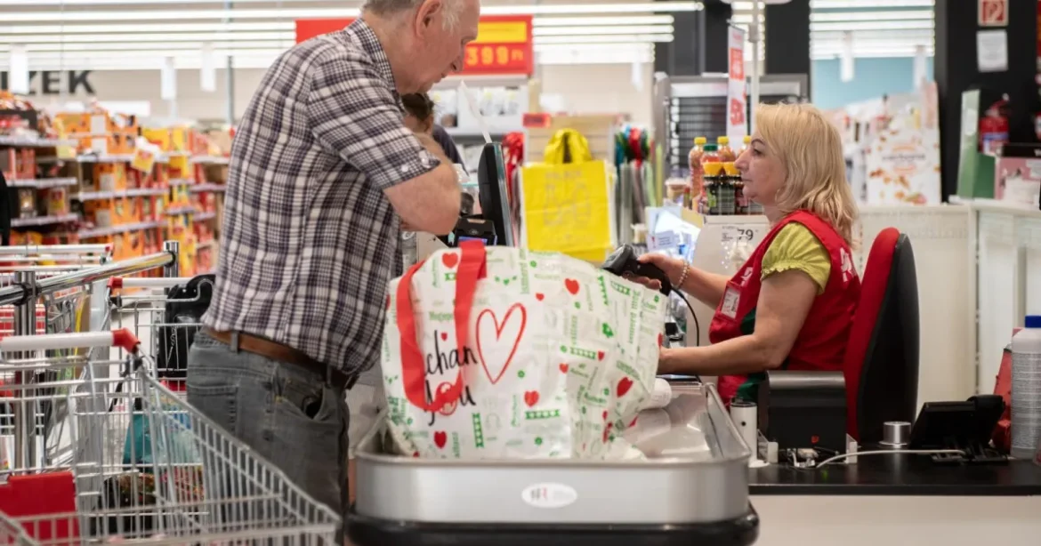 Visszaesett a kiskereskedelem, véget ért a nyári lendület