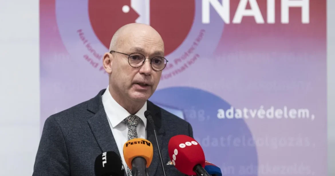 Vizsgálja a NAIH az okosórás házi őrizet adatkezelését